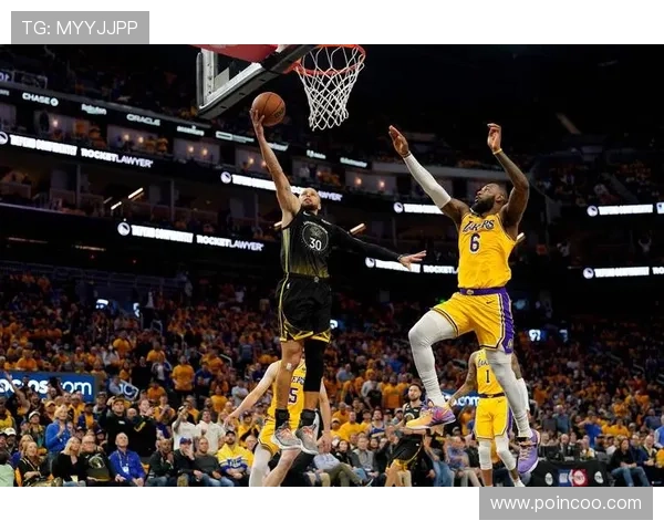 詹姆斯领衔湖人迎战勇士 新赛季NBA竞争激烈各队备战状态逐渐明朗